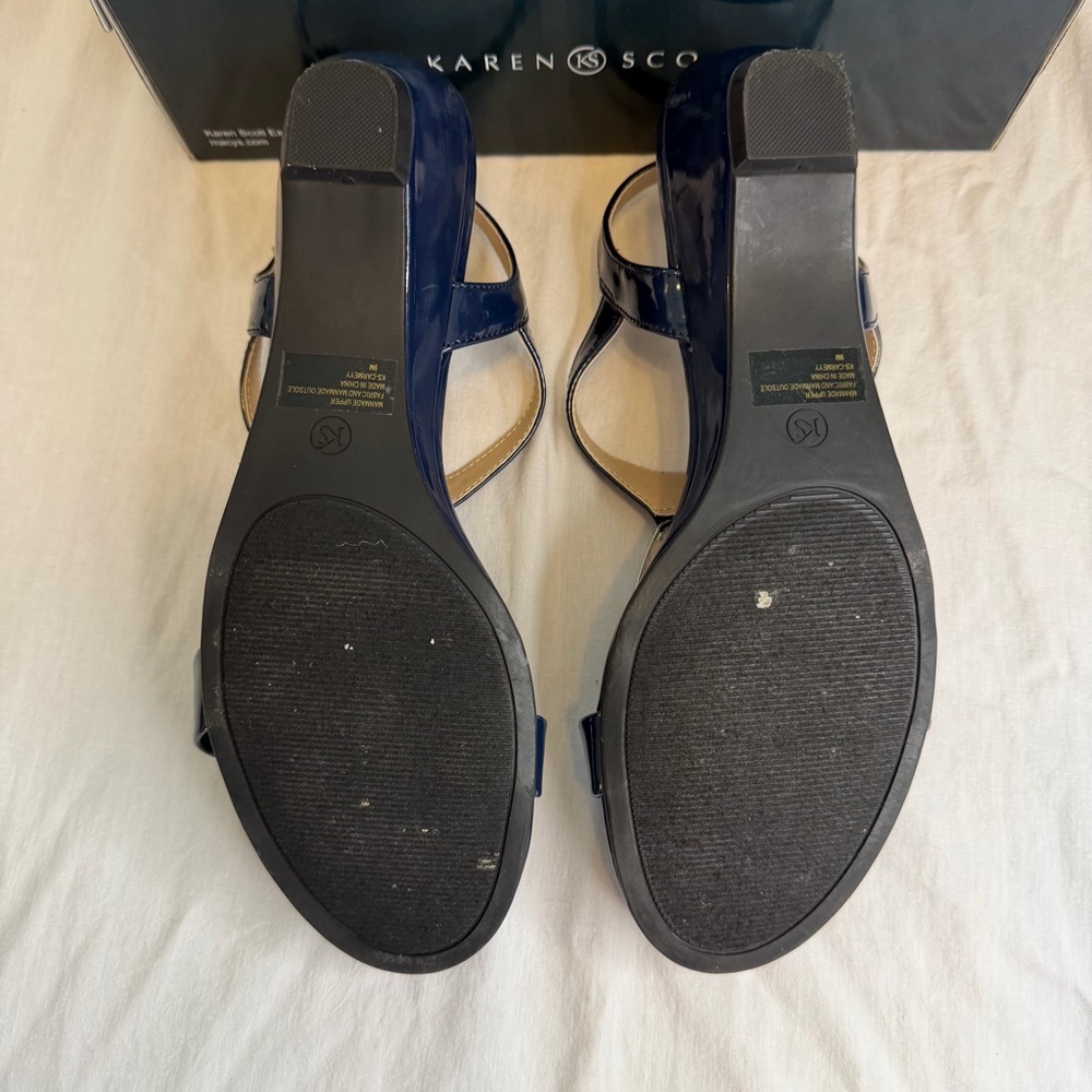 Karen Scott Navy Patent T-Strap Sandals with Silver Accent - Picture 6 of 9